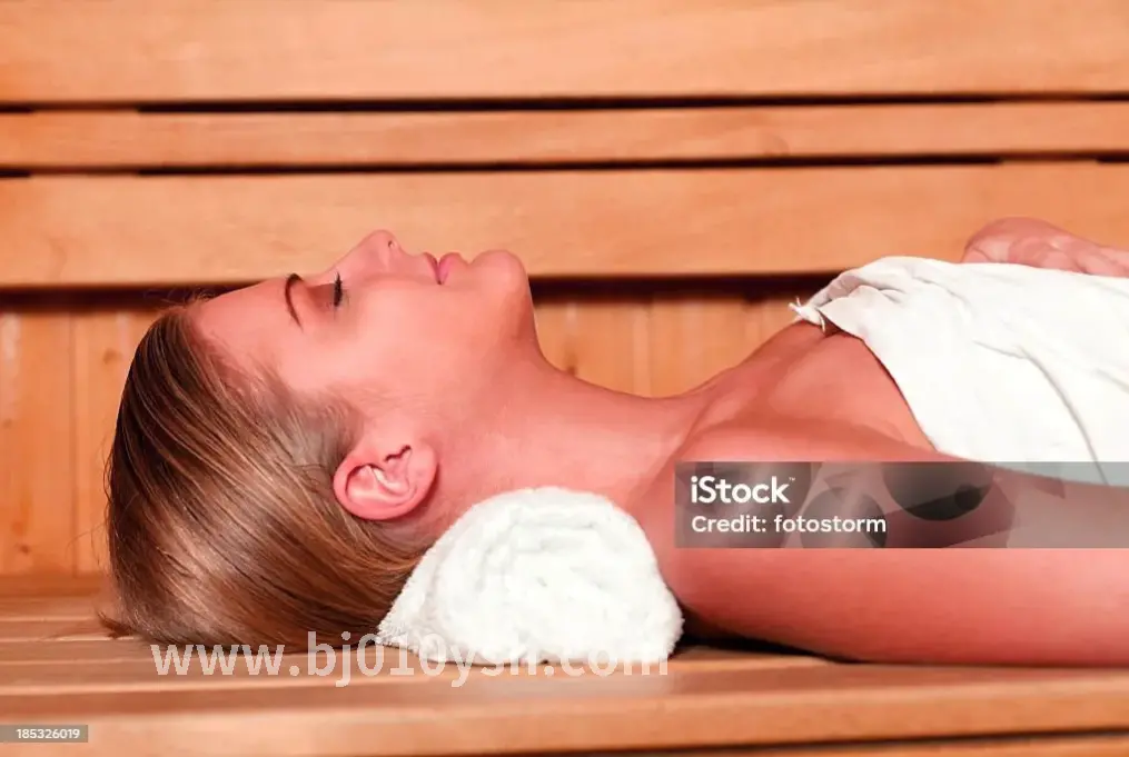 桑拿房内的蒸汽